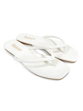 Tallulah Thong Flat Sandal